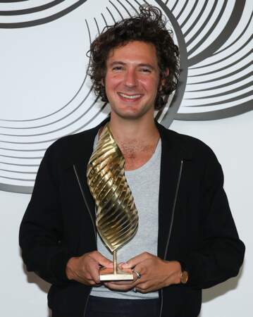 Vincent Lacoste reçoit le Valois du meilleur acteur pour le film Le Temps d'aimer