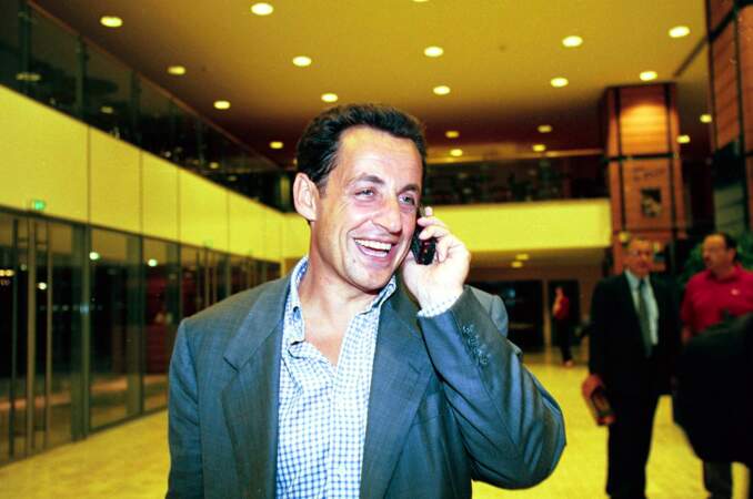 En 1999, Nicolas Sarkozy devient député Européen, mais aussi Président du Rassemblement pour la République. Il a 44 ans