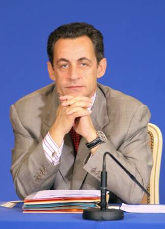 En 2005, il redevient député français pendant un peu plus de 3 mois. Il a 50 ans