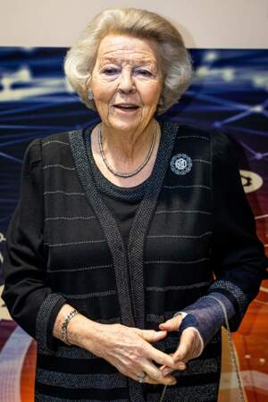 La princesse Beatrix est née le 31 janvier 1938 au palais de Soestdijk (Baarn). Elle est reine des Pays-Bas du 30 avril 1980 au 30 avril 2013.
C'est la mère du roi Willem-Alexander.