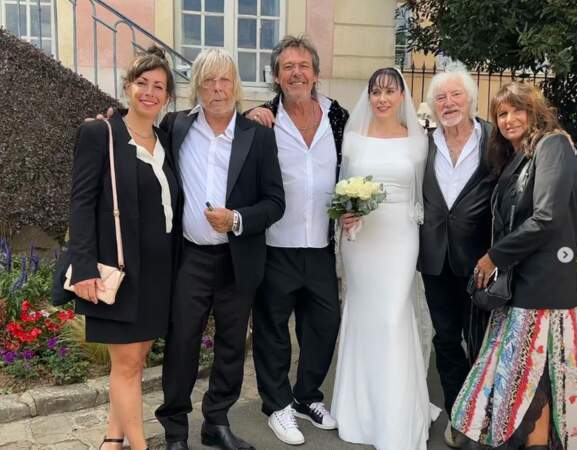 Le 3 septembre 2023, les amoureux se sont rendus au mariage du chanteur Hugues Aufray ensemble.