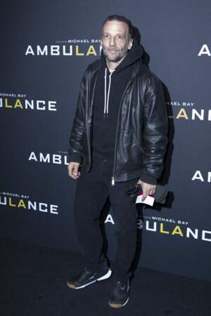 Mathieu Kassovitz assiste à l'avant-première parisienne d'Ambulance au cinéma UGC Normandie à Paris, France, le 20 mars 2022. 