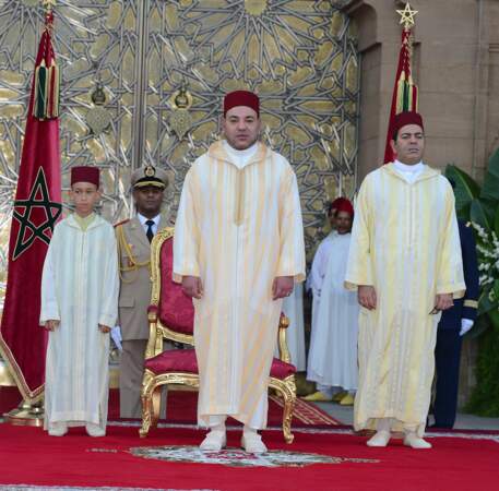 Le roi Mohammed VI, son frère Moulay Rachid et son fils Moulay El Hassan