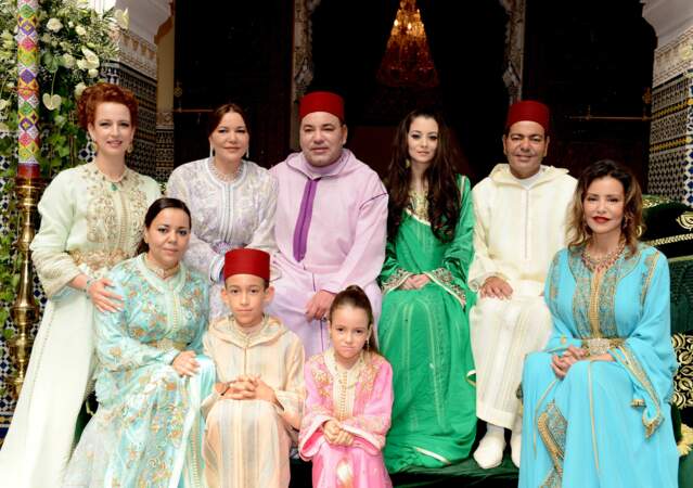 La famille royale du Maroc avec le roi Mohammed VI, Lalla Salma,  Lalla Hasnaa, Oum Keltoum Boufares, Moulay Rachid, Lalla Meryem, Lalla Asmaa, Moulay Hassan et Lalla Khadija