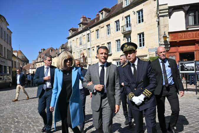 Le président français Emmanuel Macron et son épouse Brigitte Macron en visite en Côte-d'Or.