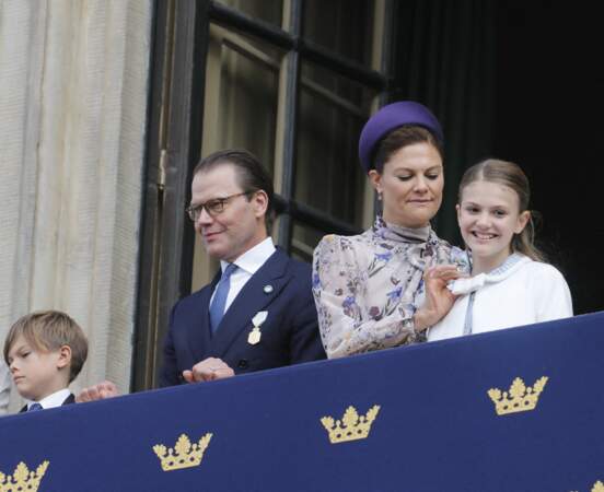 La Princesse Victoria, la Princesse Estelle, le Prince Daniel et le Prince Oscar au balcon du Palais Royal à Stockholm.