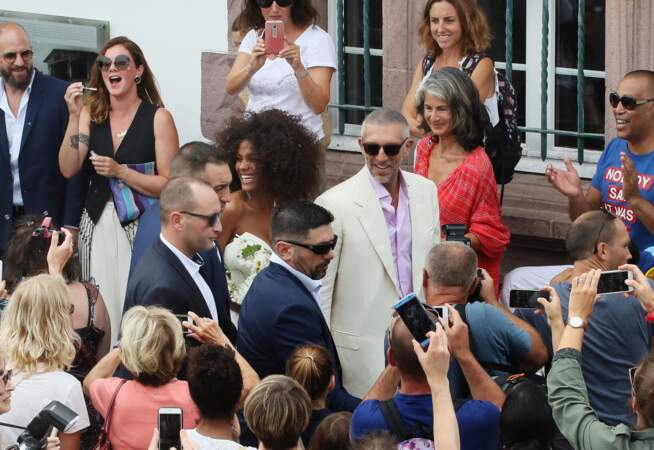 Vincent Cassel et Tina Kunakey entourés de tous leurs invités lors de leur mariage à Bidart