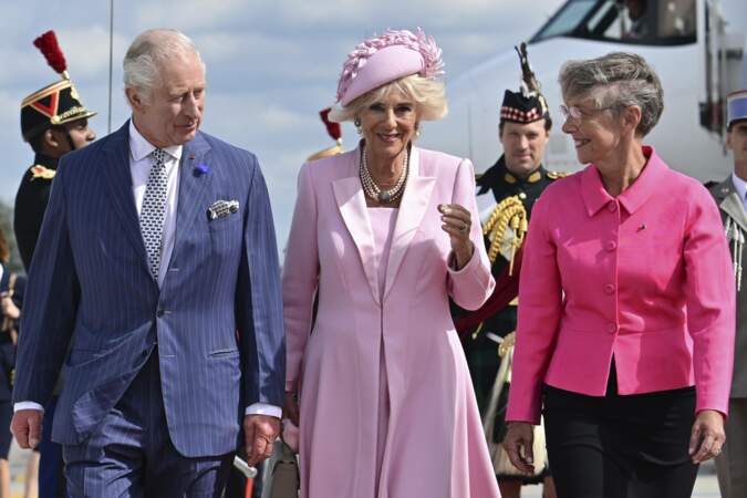 Elisabeth Borne conduit Charles III et Camilla vers leur prochaine destination : l'arc de triomphe