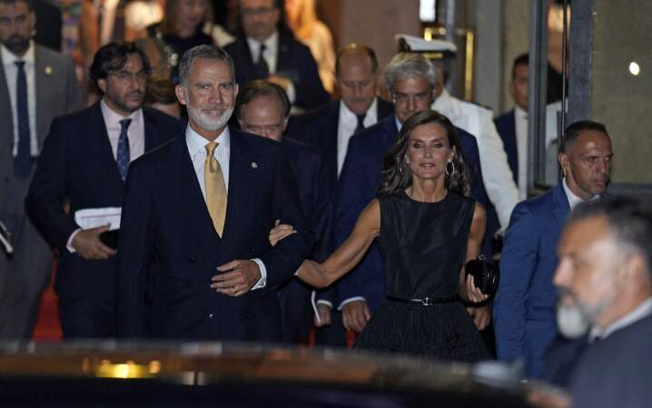 Le roi Felipe VI et la reine Letizia d'Espagne quittent le Teatro Real