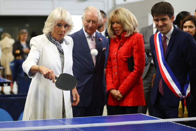 La reine Camilla parvient à relancer la balle grâce aux conseils de Brigitte Macron et de Charles III