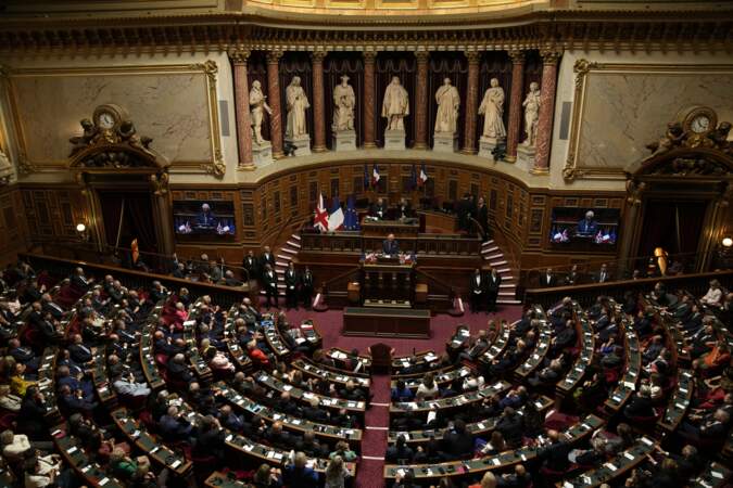 Au total, ce sont près de 300 parlementaires qui assistent au discours du Roi au Sénat.