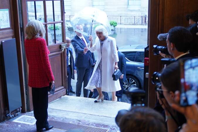 Brigitte Macron et Camilla Parker Bowles, reine d'Angleterre, arrivent à la BNF pour le lancement d'un prix littéraire franco-britannique.