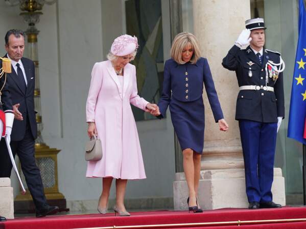 Visite du Roi Charles en France - La Reine Camilla quitte le Palais de l'Elysée