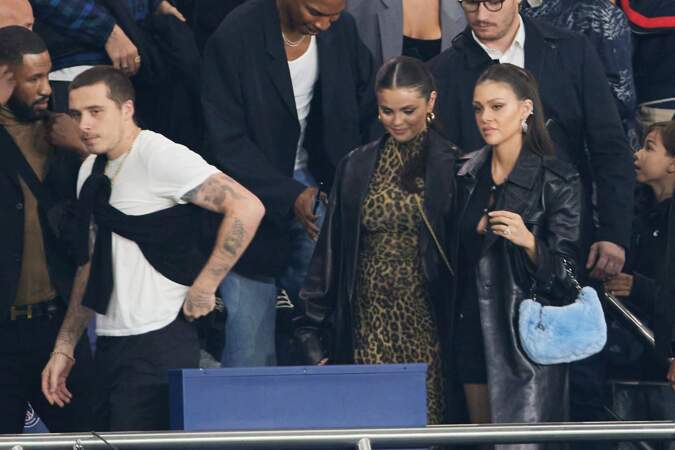 Selena Gomez, Nicola Peltz et son mari Brooklyn Beckham quittent les tribunes à la fin du match