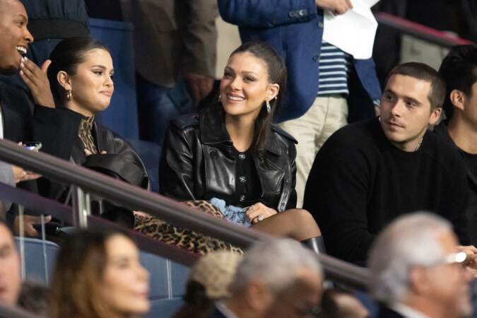 Elle était accompagnée de Brooklyn Beckham et de sa femme Nicola Peltz