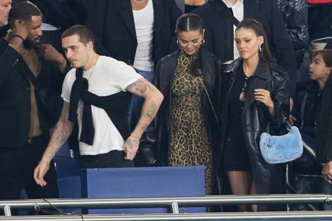 Selena Gomez, Nicola Peltz et son mari Brooklyn Beckham quittent les tribunes à la fin du match