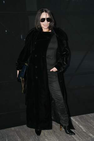 Beatrice Dalle lors du défilé de la collection femme prêt-à-porter Printemps-Été 2024 d'Yves Saint Laurent durant la Fashion Week de Paris