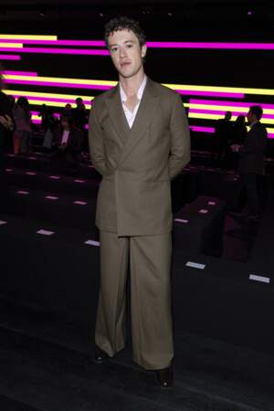 Joseph Quinn au défilé Christian Dior Womenswear S/S 2024 lors de la Fashion Week de Paris