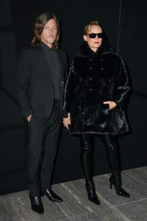 Norman Reedus et Diane Kruger lors du défilé de la collection femme prêt-à-porter Printemps-Été 2024 d'Yves Saint Laurent durant la Fashion Week de Paris