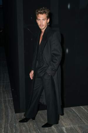 Austin Butler lors du défilé de la collection femme prêt-à-porter Printemps-Été 2024 d'Yves Saint Laurent durant la Fashion Week de Paris