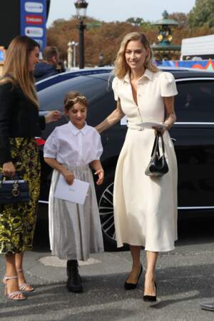 Beatrice Borromeo et sa fille au défilé Christian Dior Womenswear S/S 2024 lors de la Fashion Week de Paris
