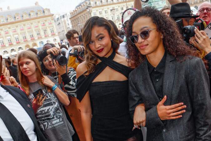 Arrivées au défilé Giambattista Valli prêt à porter femme Printemps/Été 2024 lors de la Fashion Week de Paris : Madison Bailey et sa compagne Mariah Linney.