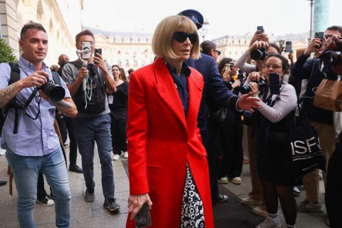 Arrivées au défilé Giambattista Valli prêt à porter femme Printemps/Été 2024 lors de la Fashion Week de Paris : Anna Wintour.