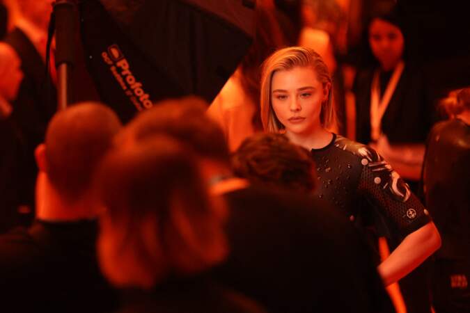 Chloe Grace Moretz assiste au défilé Louis Vuitton lors de la semaine de la mode à Paris, le 2 octobre 2023 à Paris.
