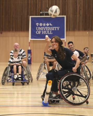 Kate Middleton s'entraine pour un match de rugby fauteuil
