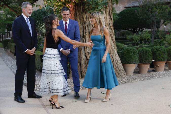 Le roi Felipe VI et la reine Letizia d’Espagne, reçoivent Volodymyr Zelensky et des membres du gouvernement espagnol pour un dîner dans le cadre du Sommet de l'Union européenne au palais de l'Alhambra à Grenade.