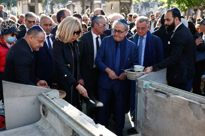 Brigitte Macron lors de la cérémonie des obsèques de Jean-Pierre Elkabbach à Paris ce 6 octobre 2023. 