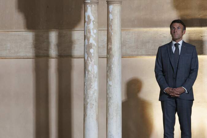 Le président français, Emmanuel Macron, avant le dîner officiel du IIIe sommet de la Communauté politique européenne (CPE) à l'Alhambra. Il était venu sans son épouse, Brigitte Macron
