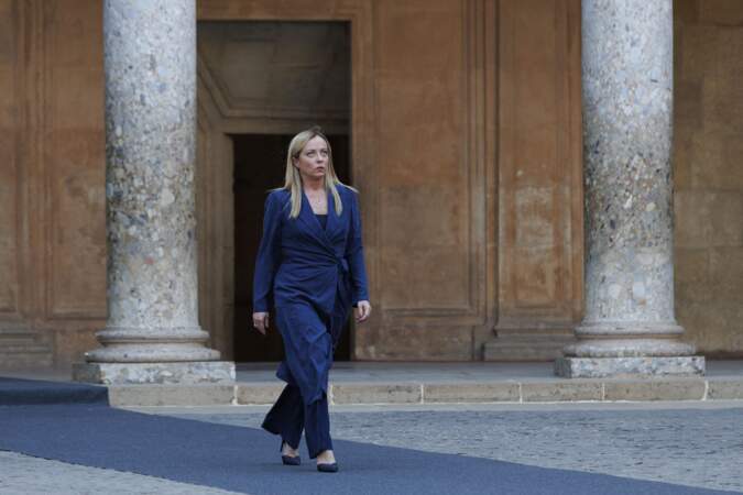La présidente de la République italienne, Giorgia Meloni, à son arrivée au palais de Charles Quint.