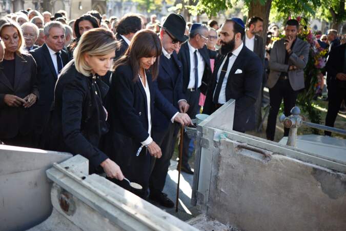 Anne Hidalgo lors de la cérémonie des obsèques de Jean-Pierre Elkabbach à Paris ce 6 octobre 2023. 