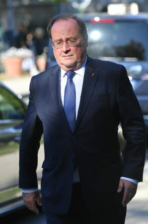 François Hollande arrive aux obsèques de Jean-Pierre Elkabbach à Paris ce 6 octobre 2023. 