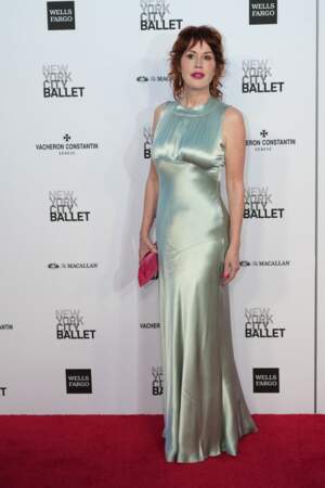 Molly Ringwald pose seule au New York City Ballet, le jeudi 5 octobre 2023 