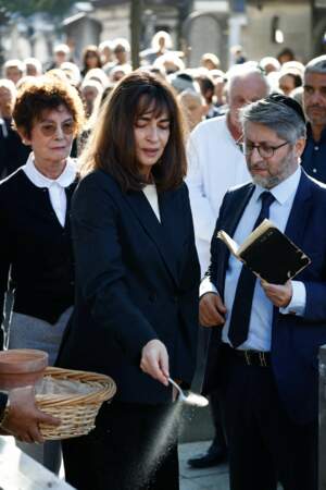 Emmanuelle Bach et le Grand Rabbin de France Haïm Korsia  lors de la cérémonie des obsèques de Jean-Pierre Elkabbach à Paris ce 6 octobre 2023. 