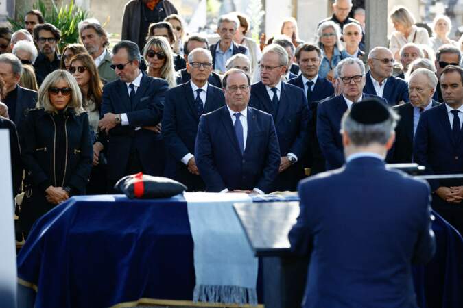 Brigitte Macron, François Hollande et Richard Ferrand lors des obsèques de Jean-Pierre Elkabbach à Paris ce 6 octobre 2023. 