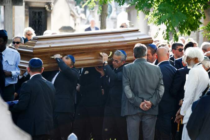 Les obsèques de l'ancien journaliste Jean-Pierre Elkabbach ont eu lieu au cimetière du Montparnasse, à Paris, ce vendredi 6 octobre 2023. 