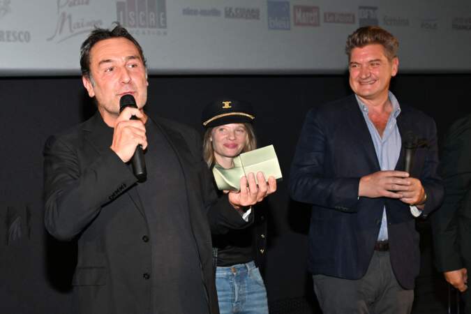 Cérémonie de clôture de la 5ème édition du festival Cinéroman à Nice : Gilles Lellouche, qui a enfin récupéré son prix, gagné il y a deux ans.