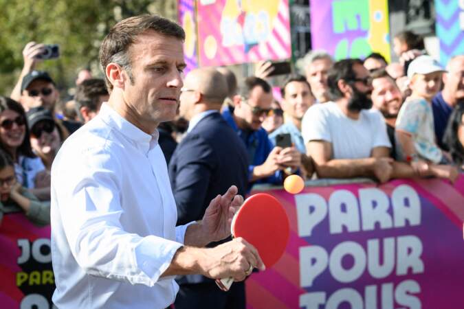 Le président Emmanuel Macron lors de la journée paralympique place de la République, à Paris, le 8 octobre 2023.