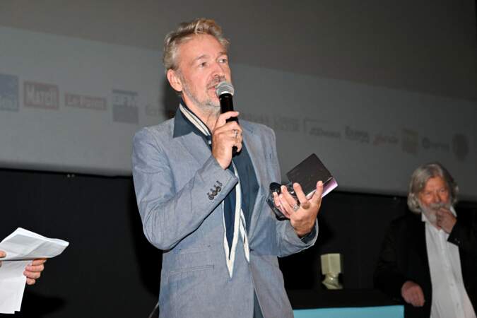 Cérémonie de clôture de la 5ème édition du festival Cinéroman à Nice : Eric Reinhardt remporte le prix du meilleur film adapté, pour L’Amour et les forêts de Valérie Donzelli, d’après son roman.