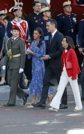 La reine d'Espagne Letizia, la princesse Leonor de Borbon, Pedro Sanchez et Margarita Robles assistent à un défilé militaire lors du Dia de la Hispanidad, la fête nationale espagnole, à Madrid, le jeudi 12 octobre 2023. 