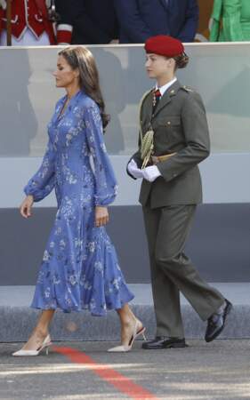 La reine Letizia et la princesse Leonor de Borbon d'Espagne lors du défilé du 12 octobre, jour de la fête nationale, sur la Plaza de Canovas del Castillo, le 12 octobre 2023, à Madrid.