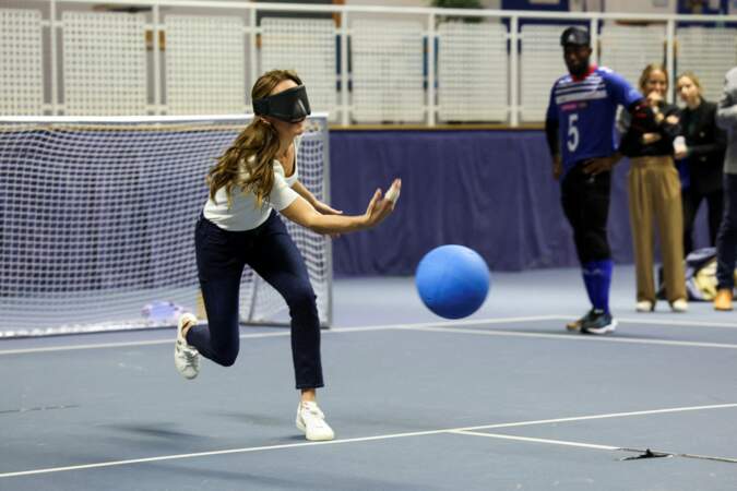 Journée mondiale de la santé mentale : la princesse de Galles joue au goalball.