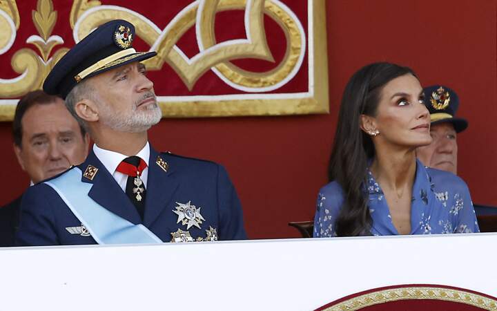 Le roi d'Espagne Felipe VI et Letizia Ortiz assistent à un défilé militaire lors du Dia de la Hispanidad, la fête nationale espagnole, à Madrid, le jeudi 12 octobre 2023. 