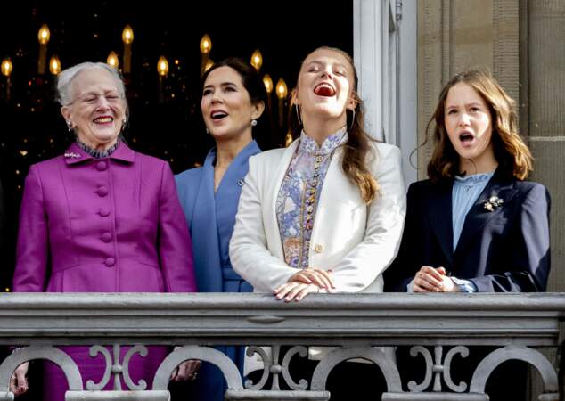 Le prince Christian de Danemark fête ses 18 ans entouré de la famille royale au balcon d’Amalienborg à Copenhague le 15 octobre 2023.