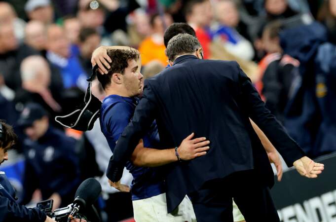 Défaite des bleus lors de la Coupe du Monde de Rugby 2023 : Antoine Dupont et Fabien Galthié.