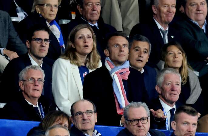 Yaël Braun-Pivet, Emmanuel Macron, Gérald Darmanin et sa femme Rose-Marie Devillers, Jean Castex et Richard Ferrand au match de quart de finale France-Afrique du Sud.
