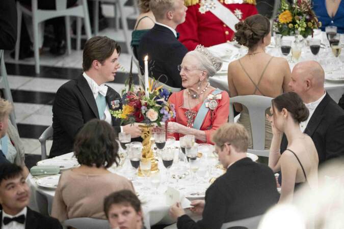 Le prince Christian et la reine Margrethe lors du 18e anniversaire du prince Christian.